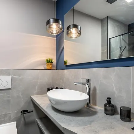Apartment Av