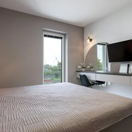 Apartment Av *
